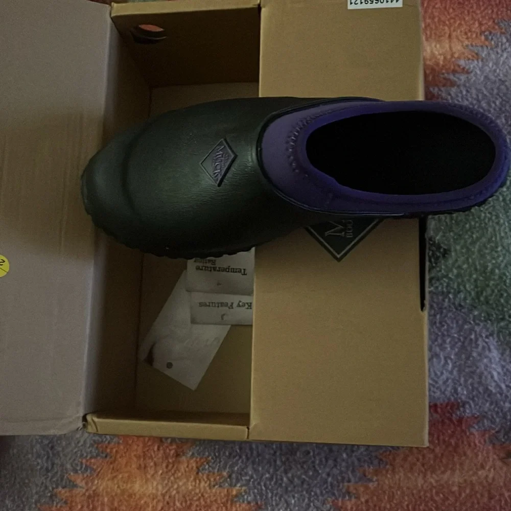 Brand new Muck boots with box - Picture 3 of 4